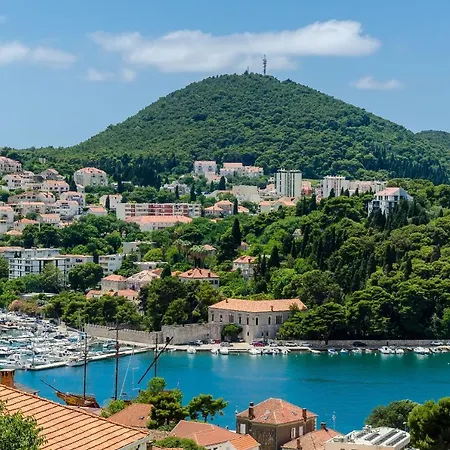 & Lino ドゥブロブニク