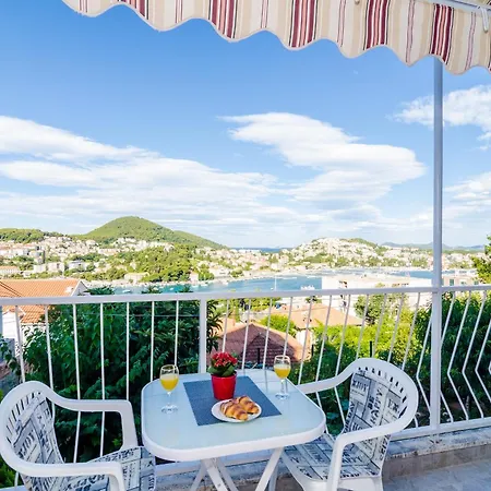 & Lino Guest house