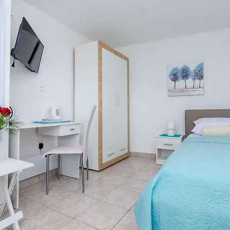 & Lino ゲストハウス 3*