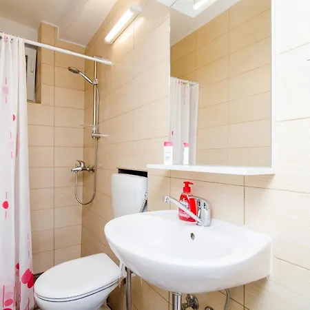 & Lino ゲストハウス ドゥブロブニク